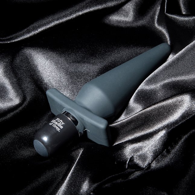 Черная анальная пробка с вибрацией Delicious Fullness Vibrating Butt Plug - 14 см - Fifty Shades of Grey. Фотография 7.