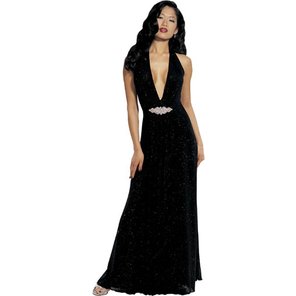  Длинное черное платье с украшением 