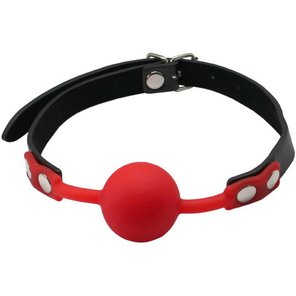  Красный силиконовый кляп-шарик с фиксацией на черных ремешках 