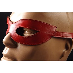  Красная лаковая маска на глаза Хищница 