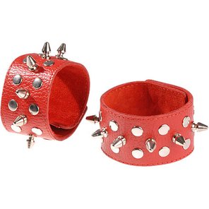  Красные напульсники с шипами и заклепками 