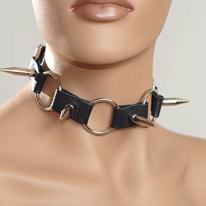  Чёрный кожаный ошейник с длинными шипами 