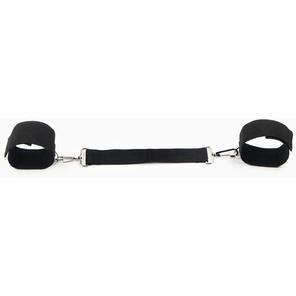  Черные наручники для фиксации со стропой 