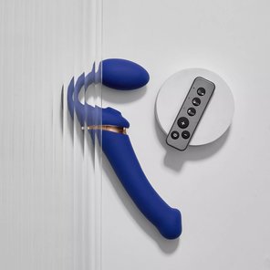  Синий безремневой страпон Multi Orgasm Bendable Strap-On size L с клиторальной стимуляцией 