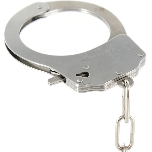 Розовые меховые наручники с ключами - Basics. Фотография 3.