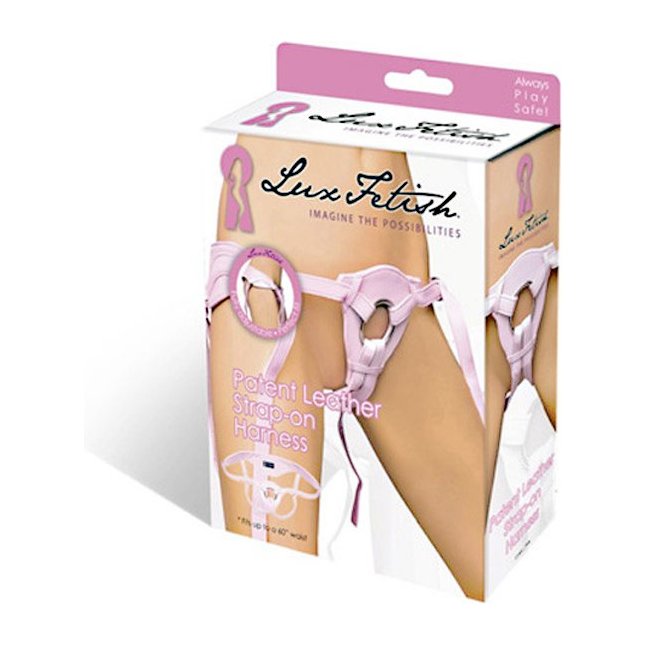 Розовые трусики для страпона из патентованной кожи. Фотография 2.
