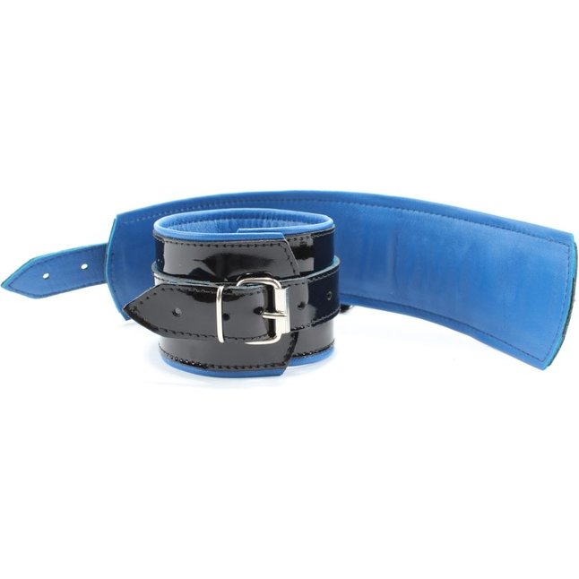 Чёрные лаковые наручники с синим подкладом. Фотография 5.