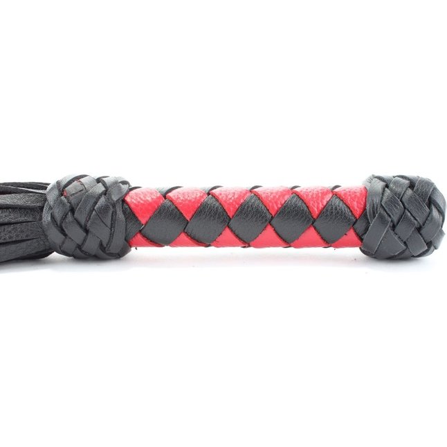 Черно-красная плеть с плетеной ручкой с ромбовидным узором - 45 см. Фотография 5.