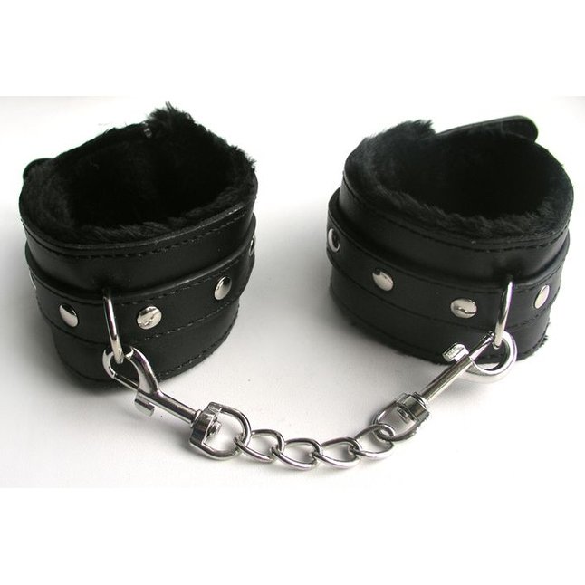 Черные наручники с заклепками на цепочке с карабинами - NOTABU