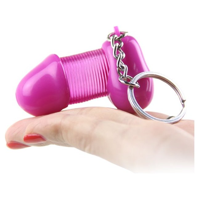 Розовый брелок для ключей в форме пениса. Фотография 4.