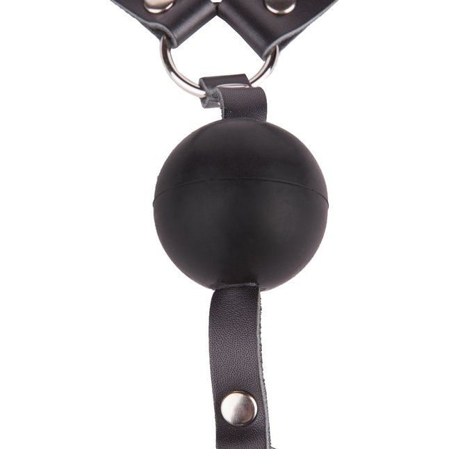 Чёрный кляп-шар на кожаных ремешках с пряжкой - BDSM accessories. Фотография 9.