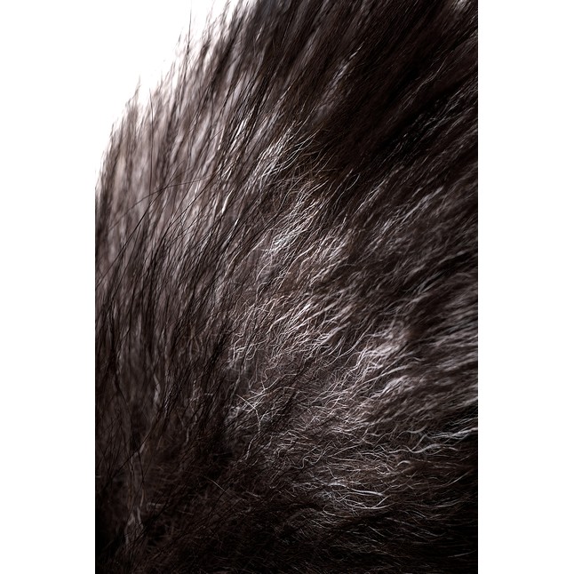 Черная анальная втулка с хвостом чернобурой лисы - размер М. Фотография 7.