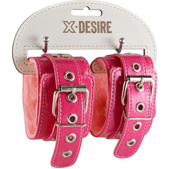 Яркие наручники из искусственной лаковой кожи розового цвета - Gloss. Фотография 2.