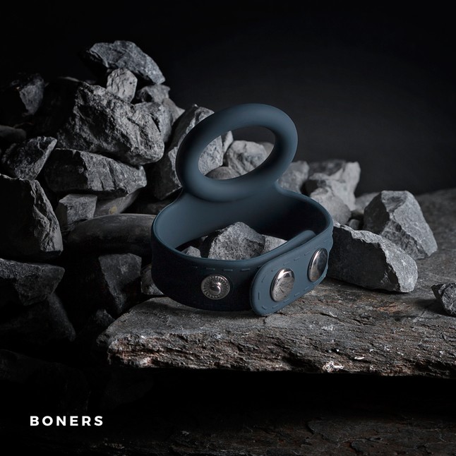 Темно-серое эрекционное кольцо с утяжкой для мошонки - размер S-M - Boners. Фотография 6.