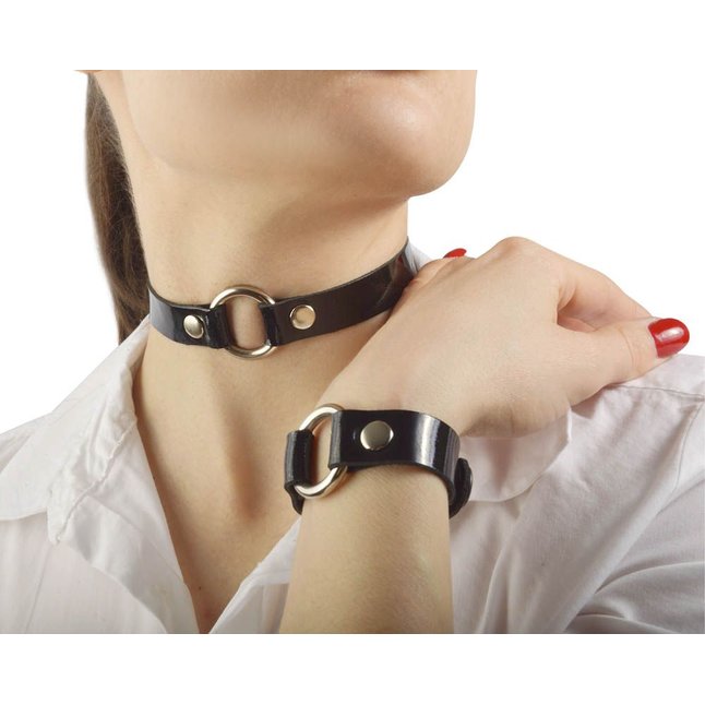 Черный лаковый чокер с металлическим колечком - BDSM accessories