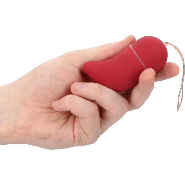 Красное виброяйцо Medium Wireless Vibrating G-Spot Egg с пультом - 7,5 см - Shots Toys. Фотография 2.