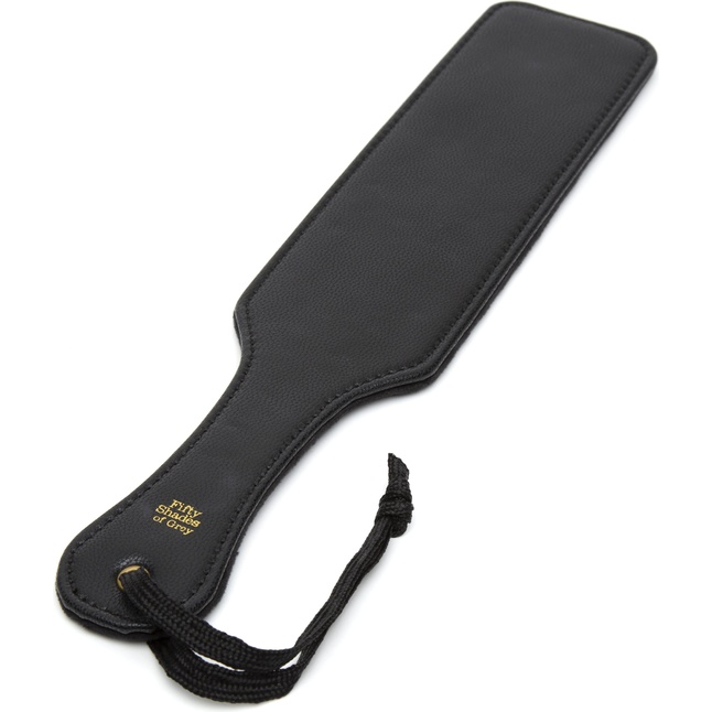 Черная шлепалка Bound to You Faux Leather Spanking Paddle - 38,1 см - Fifty Shades of Grey. Фотография 2.