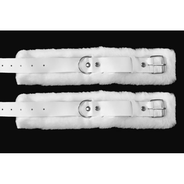 Белые поножи из натуральной кожи с нежным мехом - BDSM Арсенал. Фотография 3.