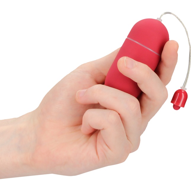 Красное гладкое виброяйцо Vibrating Egg - 8 см - Shots Toys. Фотография 2.