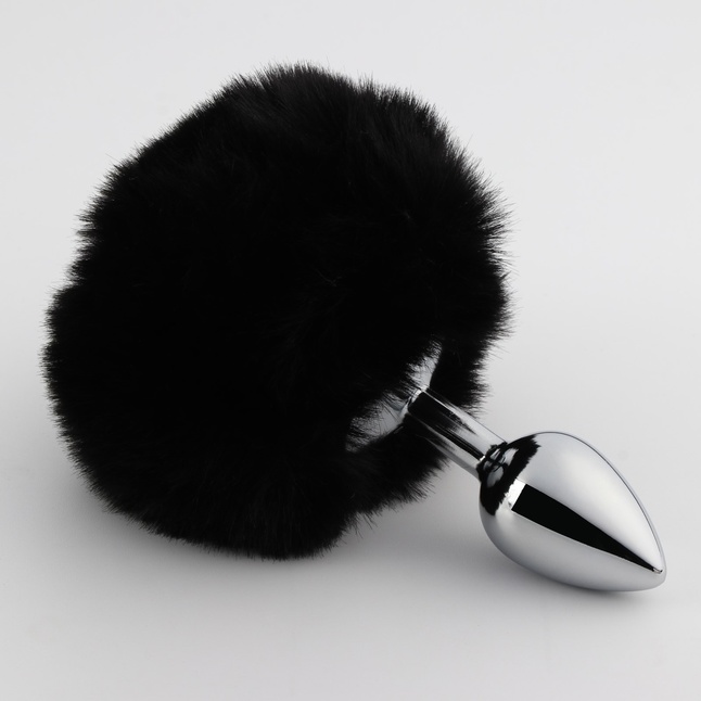 Серебристая анальная втулочка с черным хвостом - Оки-Чпоки. Фотография 2.