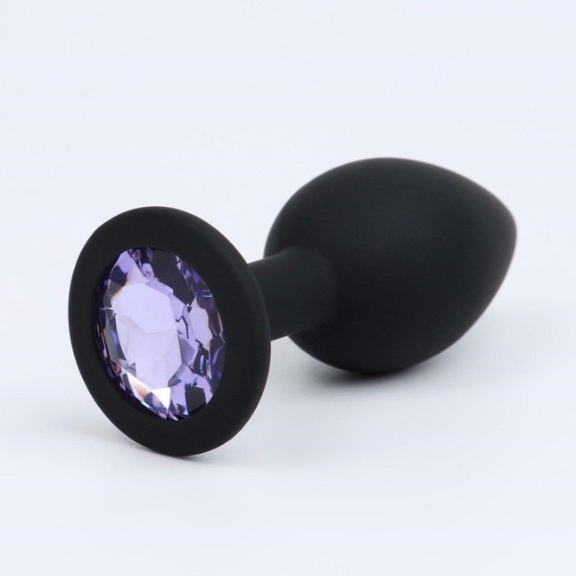 Черная анальная пробка с лиловым кристаллом - 7,2 см - Оки-Чпоки. Фотография 2.
