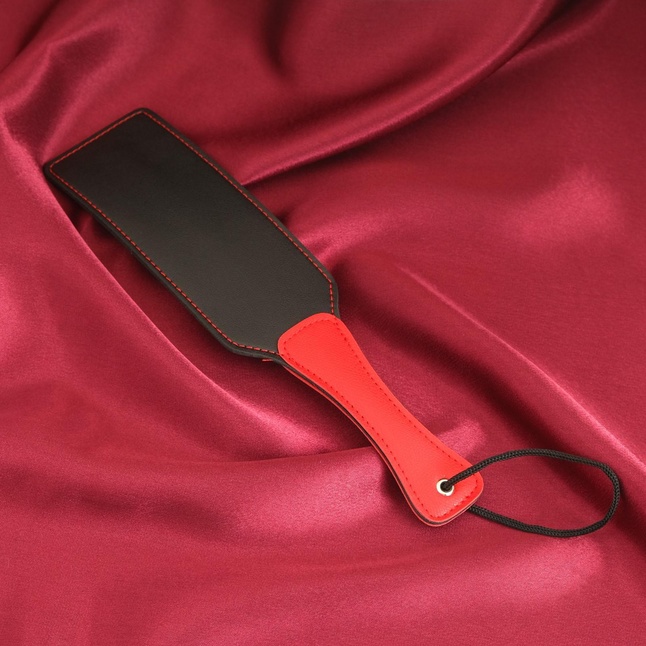 Черная шлепалка Хлопушка с красной ручкой - 32 см - Оки-Чпоки. Фотография 2.