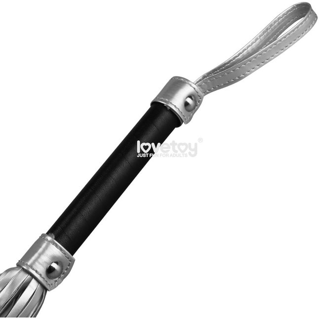 Серебристая плетка Struggle My Flogger с черной ручкой - 45 см. Фотография 7.