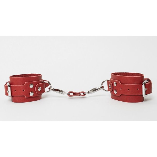 Красные кожаные наручники с соединительным ремешком. Фотография 2.