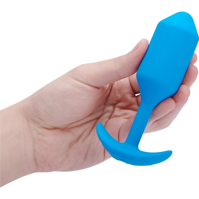 Голубая вибропробка для ношения B-vibe Snug Plug 3 - 12,4 см. Фотография 4.