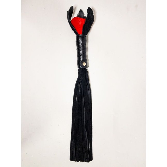Черная замшевая плеть с красной лаковой розой в рукояти - 40 см. Фотография 3.