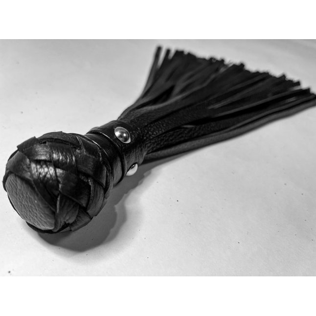 Черная генитальная кожаная плеть - 30 см. Фотография 7.
