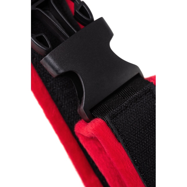 Красно-черные велюровые наручники Anonymo - Anonymo. Фотография 12.