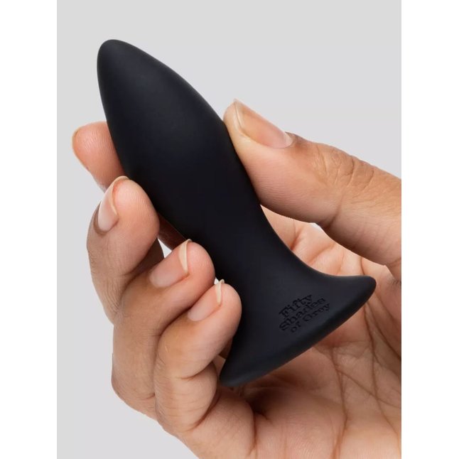 Черная анальная вибропробка Sensation Rechargeable Vibrating Butt Plug - 8,9 см - Fifty Shades of Grey. Фотография 5.