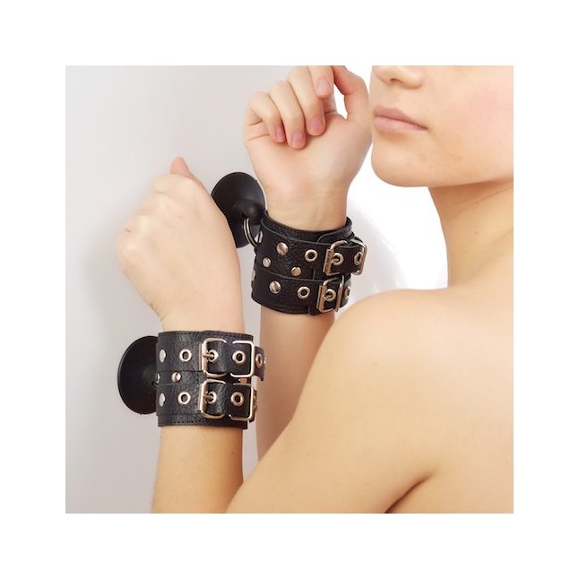 Чёрные наручники с ремешками на присосках - BDSM accessories