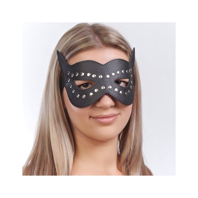 Чёрная кожаная маска с клёпками и прорезями для глаз - BDSM accessories