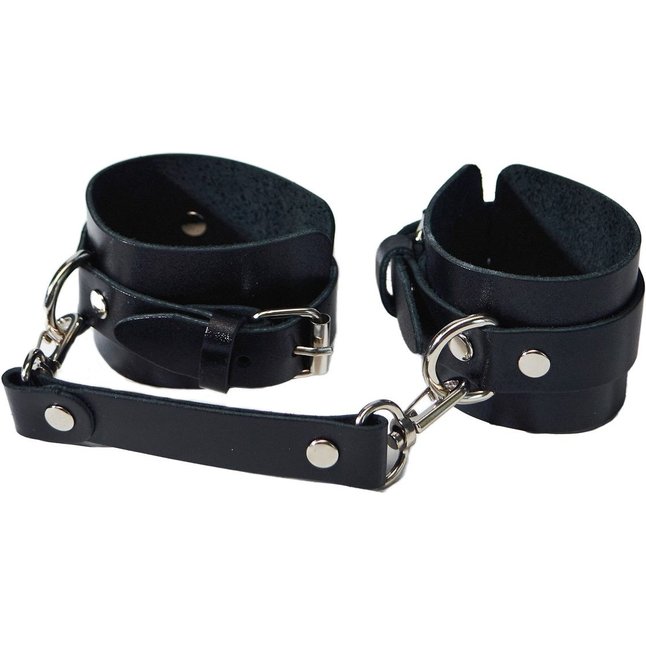 Черные кожаные наручники с соединением на карабинах. Фотография 2.