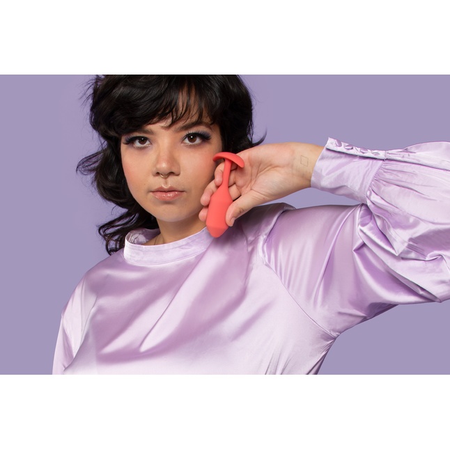 Розовая пробка для ношения B-vibe Snug Plug 2 - 11,4 см. Фотография 7.
