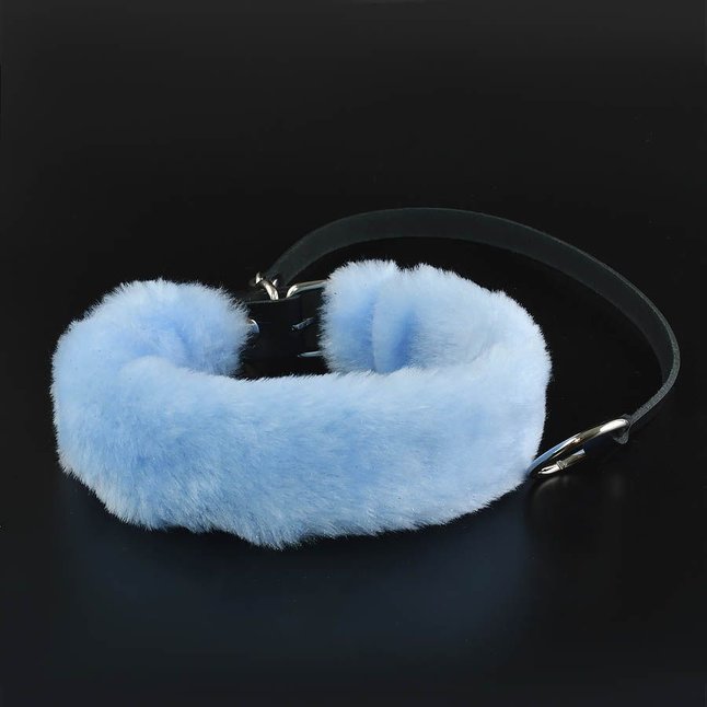 Голубой меховой ошейник с кожаным поводком - BDSM accessories