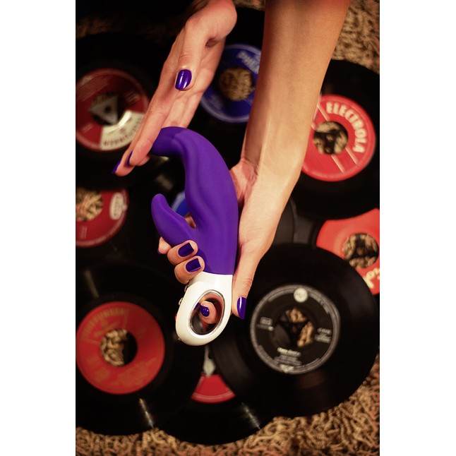 Фиолетовый вибратор с клиторальным отростком Lady Bi - 22,1 см. Фотография 5.