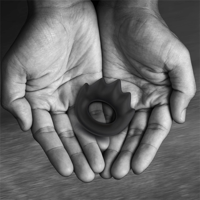 Черное эрекционное кольцо с массажными гребнями Rooster Xander. Фотография 8.