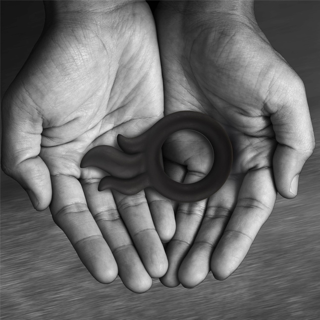 Черное эрекционное кольцо-пламя Rooster Hawk. Фотография 8.