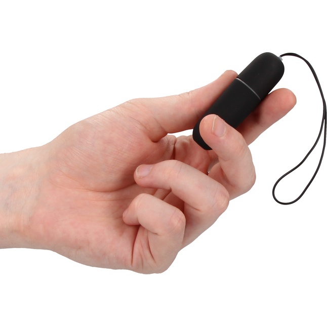 Черная вибропуля Remote Vibrating Bullet с пультом ДУ - Shots Toys. Фотография 5.
