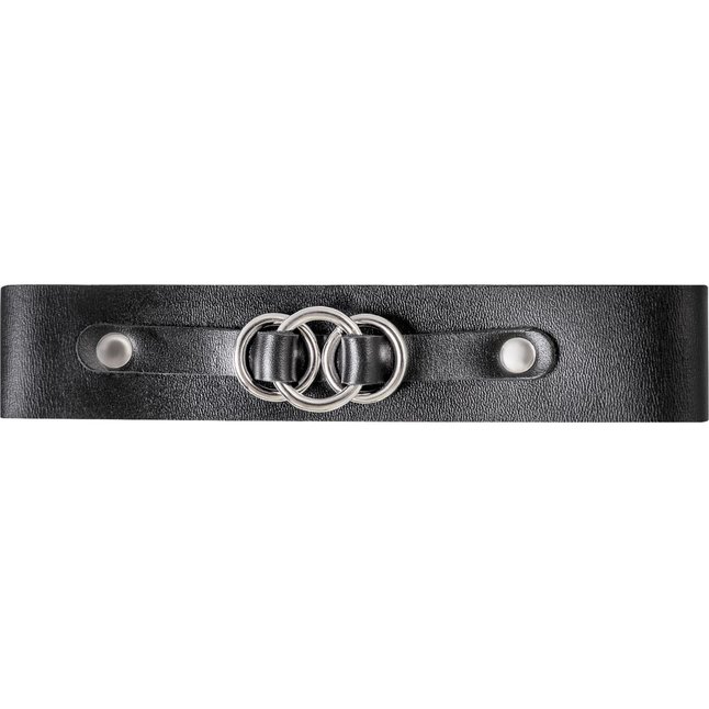 Черный чокер-ошейник со связанными кольцами на подложке. Фотография 2.