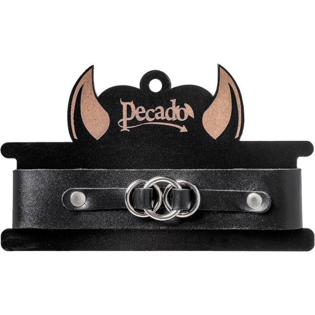 Черный чокер-ошейник со связанными кольцами на подложке. Фотография 7.