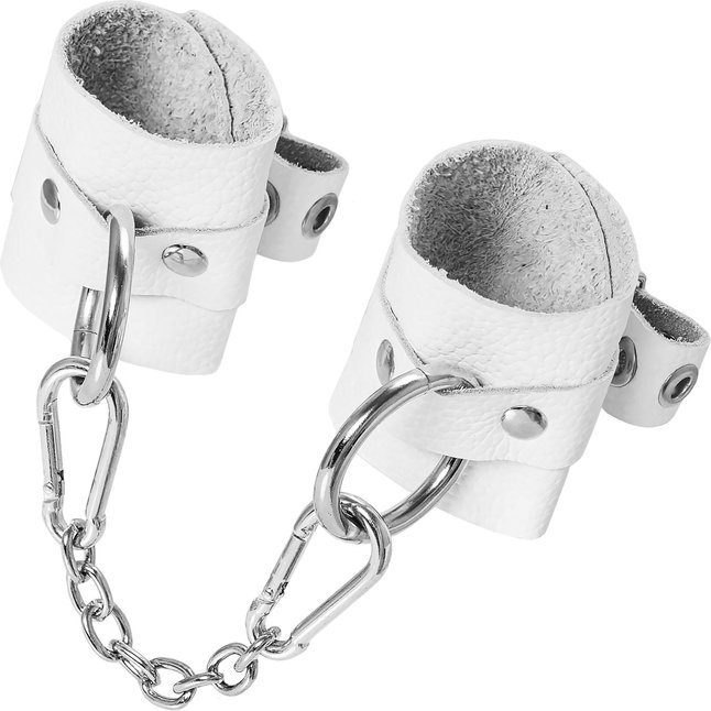 Белые мягкие кожаные наручники с люверсами. Фотография 4.