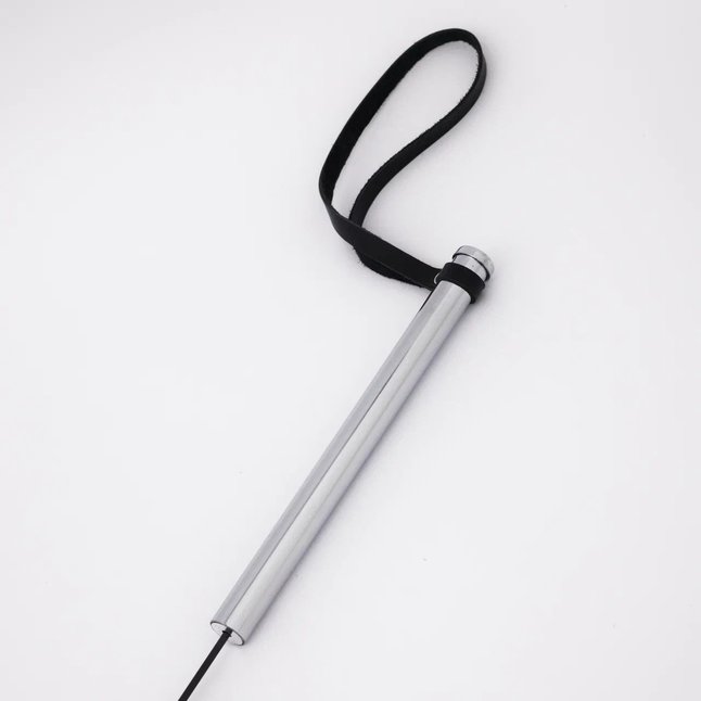 Черный стек с металлической ручкой. Фотография 2.