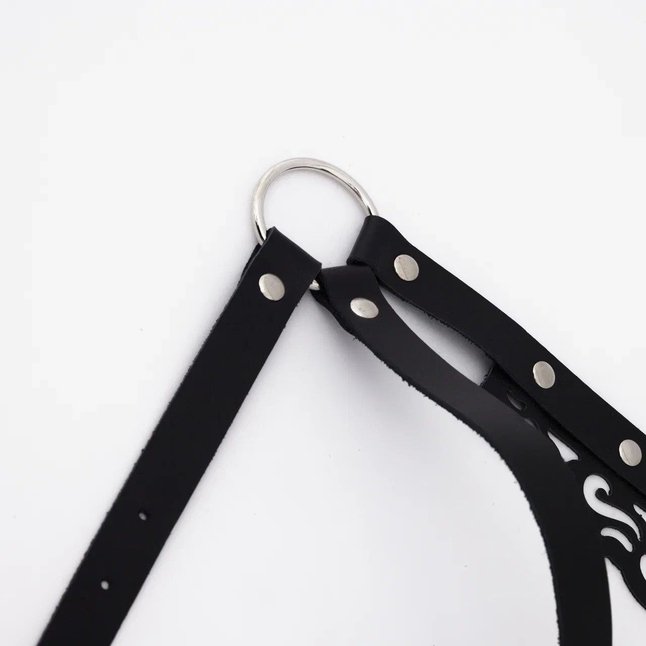 Черная резная портупея с клепками. Фотография 4.