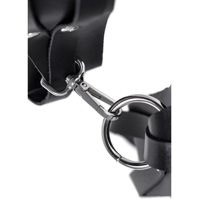 Черные кожаные оковы с двумя перекрёстными ремешками. Фотография 7.