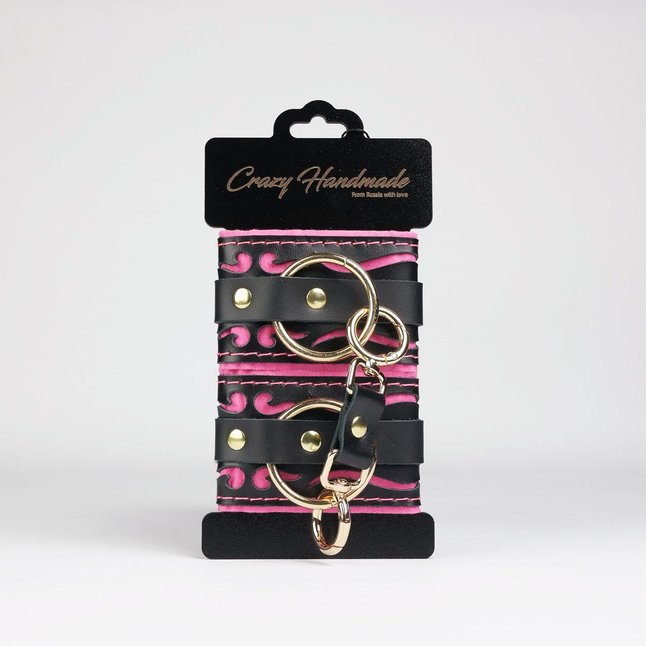 Черные кожаные наручники с розовой строчкой. Фотография 2.