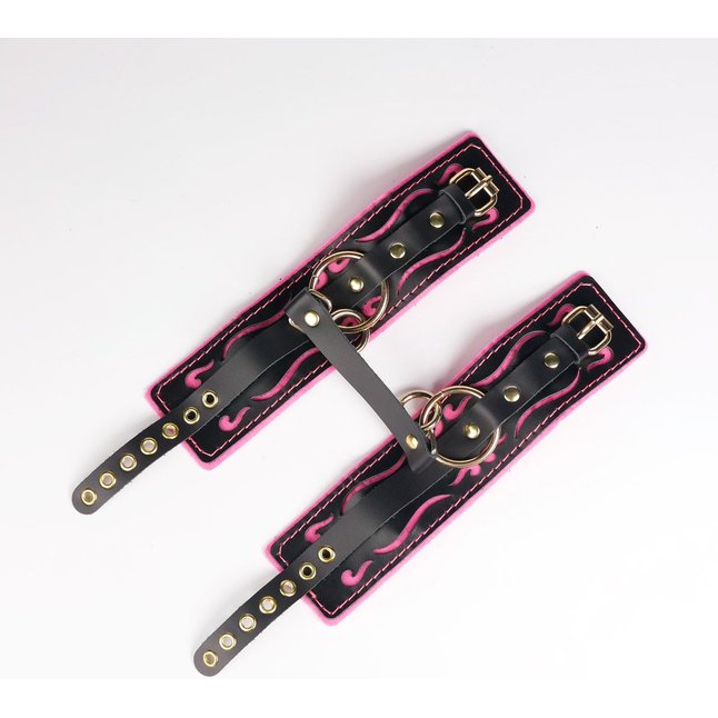 Черные кожаные оковы с розовой строчкой
